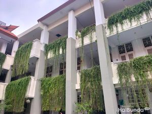 Detik-detik Siswi Loncat dari Lantai 2 Sekolah hingga Patah Tulang Kaki Detik-detik Siswi Loncat dari Lantai 2 Sekolah hingga Patah Tulang Kaki