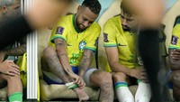 Bintang Brasil itu memang menjadi sasaran tekel para pemain Serbia hingga akhirnya cedera dan harus digantikan Antony pada menit ke-80. (Getty Images/Lionel Hahn)