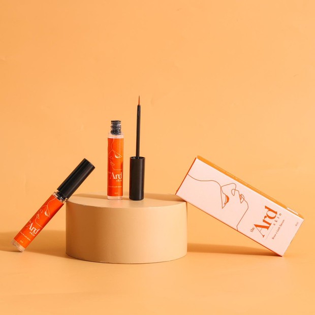 The Ard Brow & Lash Serum dengan line applicator/shopee.co.id Serum yang satu ini memiliki keunikan dengan aplikator berjenis liner sehingga meminimalisir iritasi