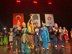 Bangga! Tim SMP Al-Azhar BSD Jadi Juara Festival Seni Budaya di Turki Bangga! Tim SMP Al-Azhar BSD Jadi Juara Festival Seni Budaya di Turki