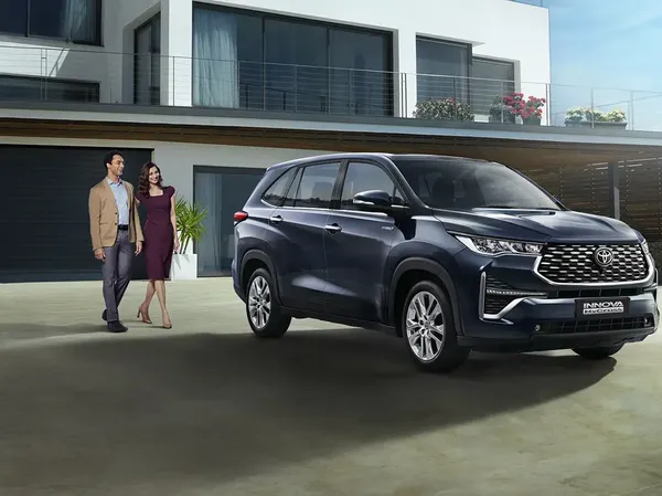 Wujud Toyota Innova HyCross: Kembaran Innova Zenix di India