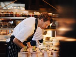 Akhir Pekan Ini Bisa Nikmati Brunch Racikan Chef Michelin, Tom Aikens