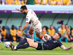 Tunisia terus berusaha mencari gol penyama skor termasuk di periode enam menit injury time. Tapi tidak ada lagi gol tambahan. Australia menang 1-0 atas Tunisia. (Alex Livesey/Getty Images)