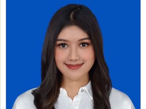 Foto Buku Nikah Erina Gudono Beredar, Netizen: Mirip Bu Iriana