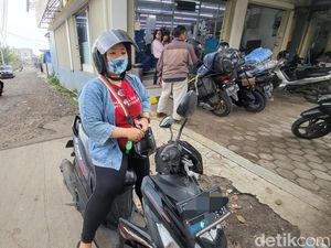 Aksi Super Emak-emak Usai Gempa Cianjur