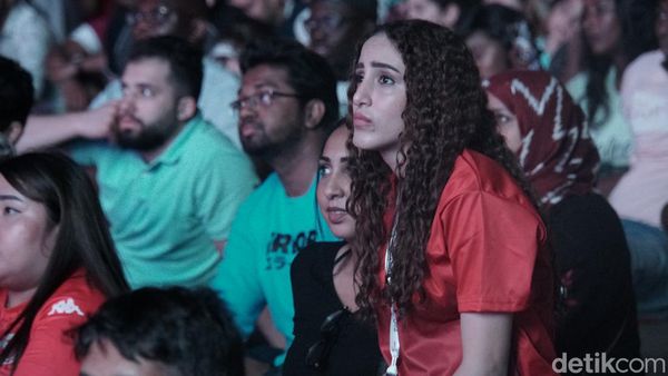 Ekspresi Harap-harap Cemas Fans Qatar Nonton Laga Lawan Senegal
