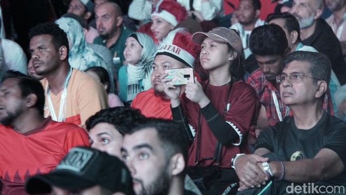 Harap-harap Cemas Fans Qatar Nonton Laga Lawan Senegal