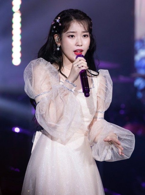 Gaya panggung IU/Foto: Instagram.com/dlwlrms_iufans Gaya panggung IU