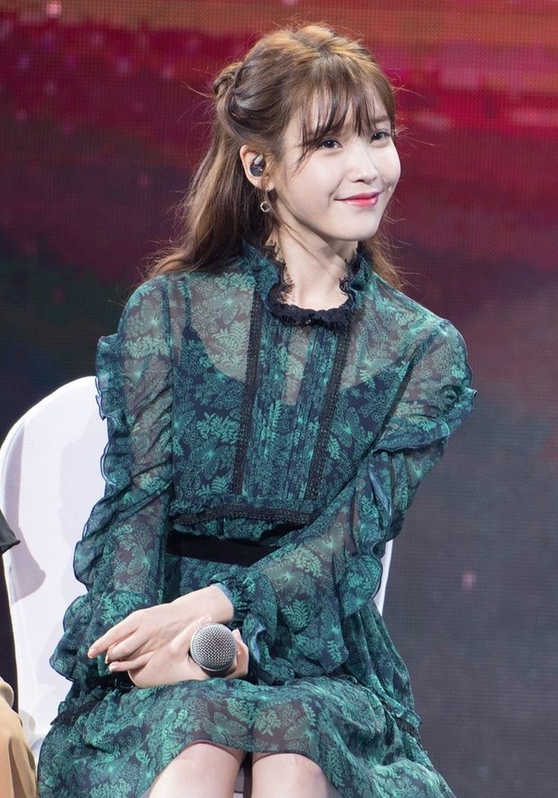 Gaya panggung IU/Foto: Instagram.com/dlwlrms_iufans Gaya panggung IU