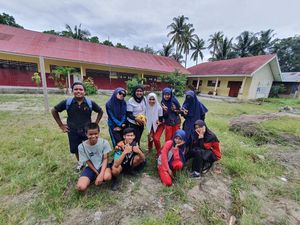 Inspiratif! Ini Cerita Guru Maryam Arungi Lautan Demi Mengajar