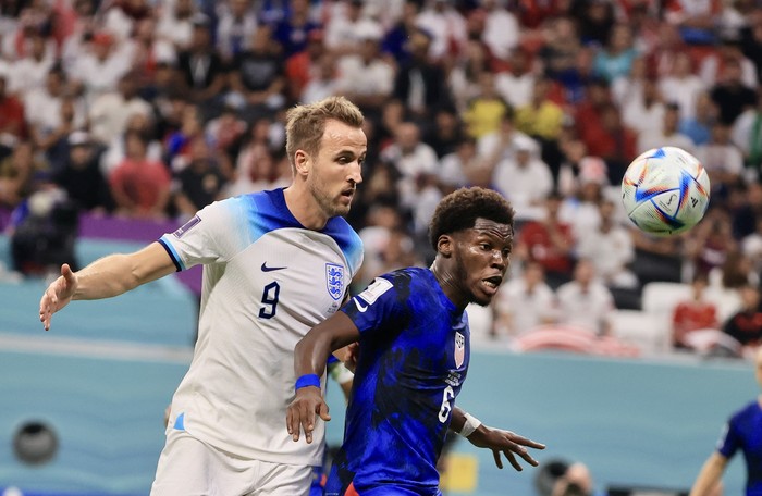 AL KHOR, QATAR - NOVEMBER 25: Harry Kane (L) of England in action against Yunus Musah (R) of USA during the FIFA World Cup Qatar 2022 Group B match between England and USA at Al Bayt Stadium in Al Khor, Qatar on November 25, 2022 . (Photo by Mohammed Dabbous/Anadolu Agency via Getty Images)