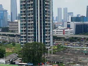 Imbas Bubaran Relawan Jokowi, Tol Dalam Kota Macet Parah