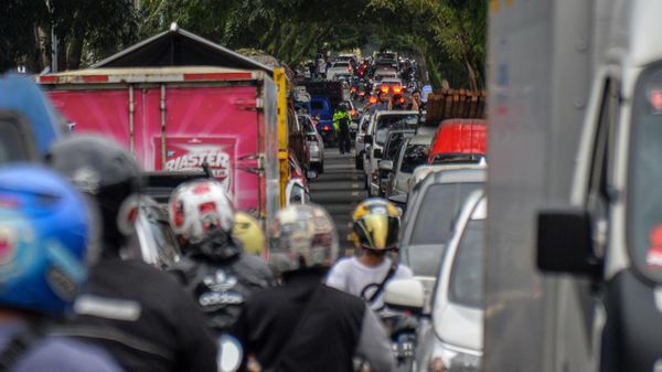 Jalan ke Arah Lokasi Gempa Cianjur Macet Banget