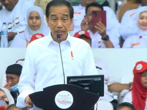 Jokowi: Lihat! Harga di Negara Lain Naik 2 Kali tapi Kita Bisa Kendalikan Jokowi: Lihat! Harga di Negara Lain Naik 2 Kali tapi Kita Bisa Kendalikan
