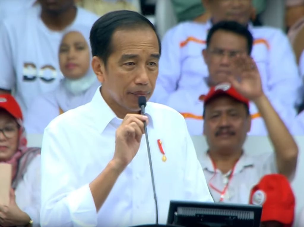 Jokowi Beri Kode Pemimpin Rambut Putih, Endorse ke Ganjar?