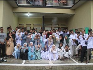 Kisah Guru Sukabumi Jadi Ortu Asuh Puluhan Anak Buruh Migran