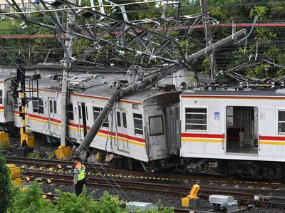 KRL Anjlok di Stasiun Kampung Bandan, Begini Kondisinya