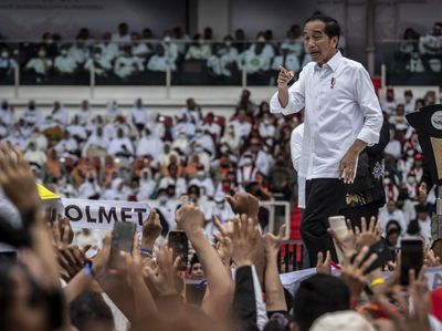 Momen Jokowi Sapa Ribuan Penggemar di Acara Nusantara Bersatu