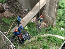 Pemotor Jatuh dari Jembatan Suhat 12 Meter Selamat, Hanya Lecet di Kaki