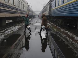 Pegawai Jaringan Kereta di Ukraina Tetap Bekerja di Tengah Perang