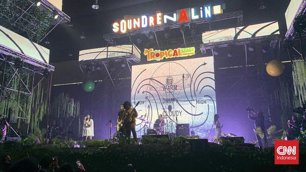 Peluh Bahagia Para Pengunjung Hari Pertama Soundrenaline 2022