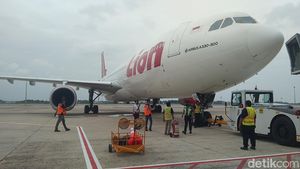 Penerbangan Jemaah Umrah dari BIJB Majalengka