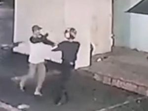 Menanti Polisi Ungkap OTK Berbusur Serang Masjid Al Markaz Maros Menanti Polisi Ungkap OTK Berbusur Serang Masjid Al Markaz Maros