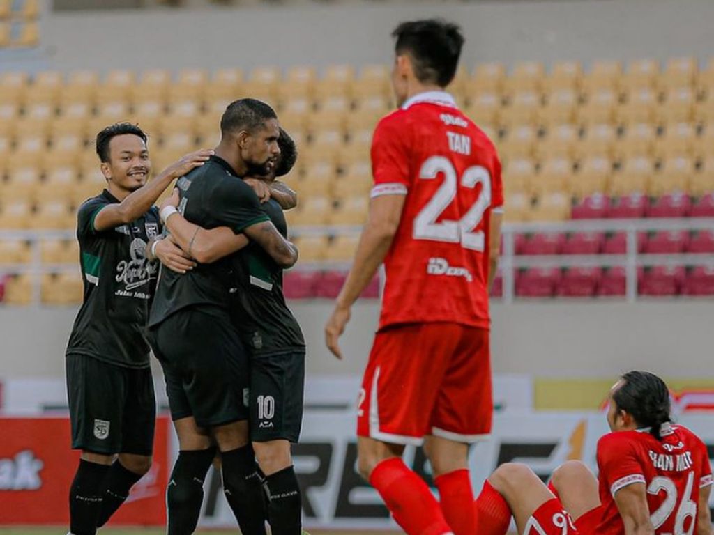 Persebaya Menang 5-1 dari Persis di Laga Persahabatan Persebaya Menang 5-1 dari Persis di Laga Persahabatan