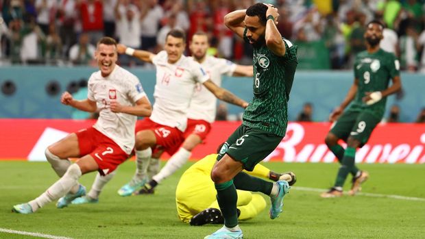 Soccer Football - FIFA World Cup Qatar 2022 - Group C - Poland v Saudi Arabia - Education City Stadium, Al Rayyan, Qatar - November 26, 2022 Saudi Arabia's Mohammed Al Burayk reacts after a missed chance REUTERS/Kai Pfaffenbach