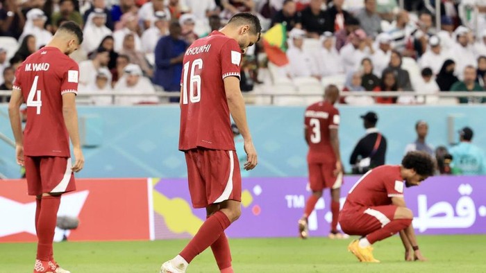 DOHA, QATAR - NOVEMBER 25: Ekrem Afif (R), Mohammed Waad (4) and Bualem Huhi (16) of Qatar react during FIFA World Cup Qatar 2022 Group A match between Qatar and Senegal at Al Thumama Stadium on November 25, 2022 in Doha, Qatar. (Photo by Mohammed Dabbous/Anadolu Agency via Getty Images)