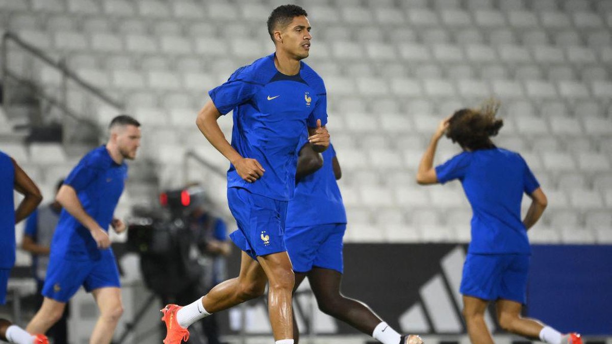 Raphael Varane starter di laga Prancis vs Denmark (AFP via Getty Images/FRANCK FIFE)