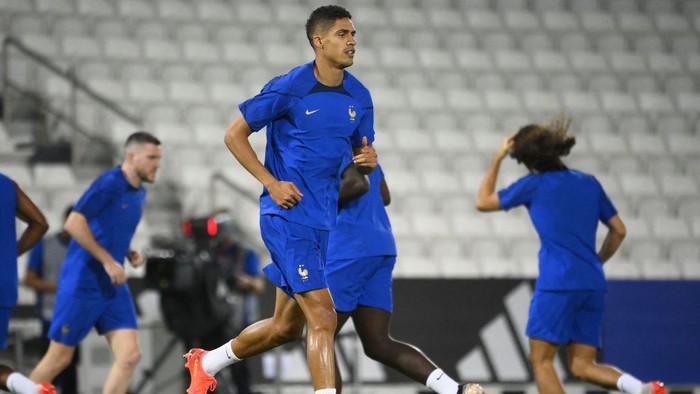 Frances defender Raphael Varane takes part in a training session at Al Sadd SC Stadium in Doha on November 25, 2022, on the eve of the Qatar 2022 World Cup football tournament Group D match between France and Denmark. (Photo by FRANCK FIFE / AFP) (Photo by FRANCK FIFE/AFP via Getty Images)