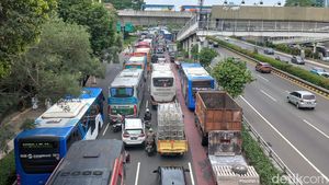 Macet Parah Sekitar GBK gegara Bus Relawan Jokowi Makan Badan Jalan