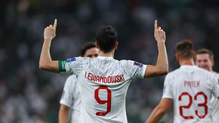 robert lewandowski polandia vs arab saudi piala dunia 2022 piala dunia qatar timnas polandia juara bola dunia AL RAYYAN, QATAR - NOVEMBER 26: Robert Lewandowski of Poland celebrates scoring a goal during the FIFA World Cup Qatar 2022 Group C match between Poland and Saudi Arabia at Education City Stadium on November 26, 2022 in Al Rayyan, Qatar. (Photo by Pawel Andrachiewicz/PressFocus/MB Media/Getty Images)