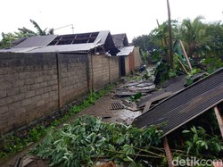 Puting Beliung Terjang 4 Rumah-Ambrukkan Warung di Banyuwangi