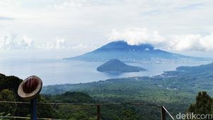 Bukan Eropa, Ini Tidore Punya! Namanya Bukit Lona