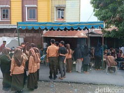 Suasana Rumah Duka-Sosok Pelajar Tewas Dibacok Saat Tawuran di Sumut