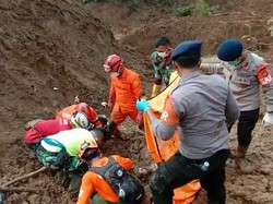 2 Jenazah Ditemukan Tertimbun Longsor di Jalan Cianjur-Puncak