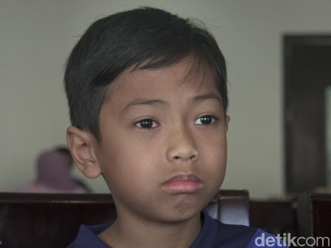Ulul Albab El Ibrahim, atau Ibrahim, bocah asal Indonesia yang digandeng Cristiano Ronaldo di Piala Dunia 2022.