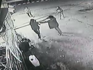 Pedagang di Sumsel Dibacok-Dipukul gegara Sebut Pelaku Belum Bayar Pedagang di Sumsel Dibacok-Dipukul gegara Sebut Pelaku Belum Bayar