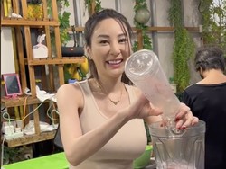 4 Penjual Jus Viral, Berparas Cantik hingga Jago Bahasa Indonesia