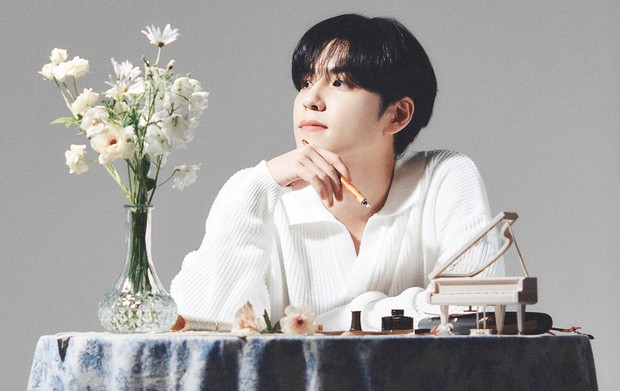 Wonpi melakukan VLive setiap hari selama ia isolasi mandiri/twitter.com/day6official Takut penggemarnya khawatir, Wonpil selalu melakukan VLive dan memberi update kondisinya setiap hari di aplikasi chat berbayar