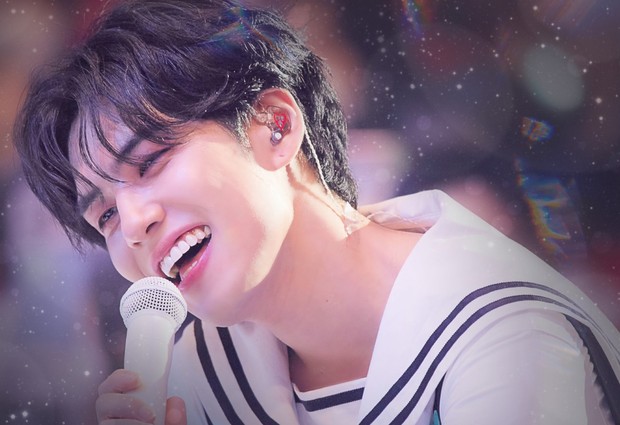 Wonpil merekam suara untuk membantu perempuan memesan makanan secara online/twitter.com/day6official Menuruti permintaan penggemar agar mereka bisa merasa lebih aman, Wonpil merekam suara untuk membantu penggemar perempuan saat memesan makanan online