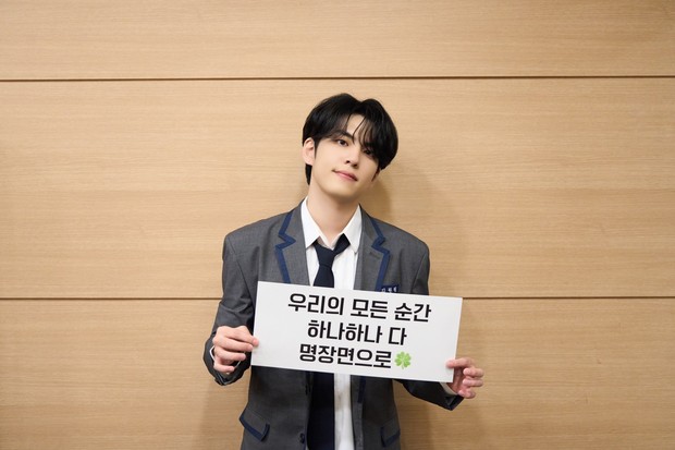 Wonpil selalu mengungkapkan isi hatinya berulang-ulang/twitter.com/day6official Wonpil tidak malu untuk mengungkapkan perasaan dan isi hatinya berulang-ulang