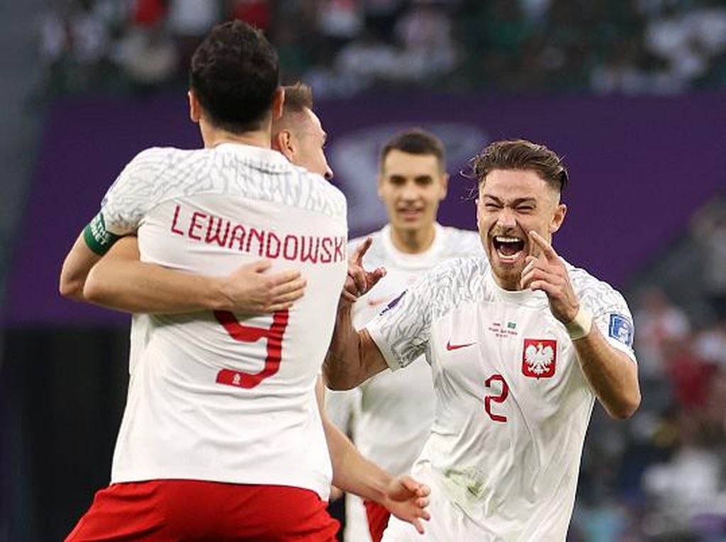 Lewandowski Cetak Gol, Polandia Unggul 2-0 atas Arab Saudi Lewandowski Cetak Gol, Polandia Unggul 2-0 atas Arab Saudi