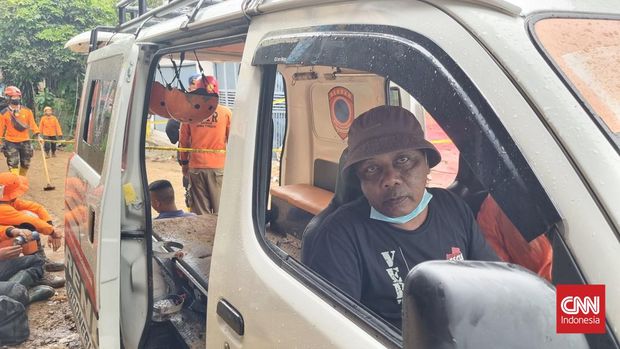 Abdullah Supir Ambulans Pengangkut Jenazah Korban Gempa Cianjur
