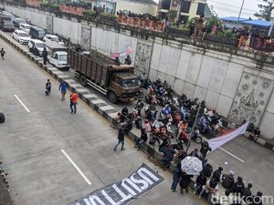Macetnya Lalin Malang Raya Sentilan dari Aremania Soal Tragedi Kanjuruhan Macetnya Lalin Malang Raya Sentilan dari Aremania Soal Tragedi Kanjuruhan