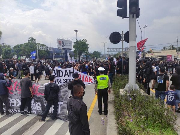 Aremania Turun ke Jalan Lagi dengan Tuntutan yang Sama