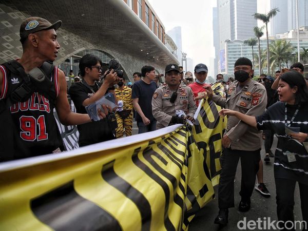 Aksi Tolak RKUHP di CFD Bundaran HI Dibubarkan Polisi