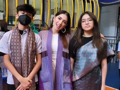 7 Foto Angel Karamoy Pose Bareng Anak yang Beranjak Remaja, Bak Kakak-Adik